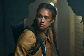 gambar jessica alba di film trigger warning yang tayang di netflix tahun 2024