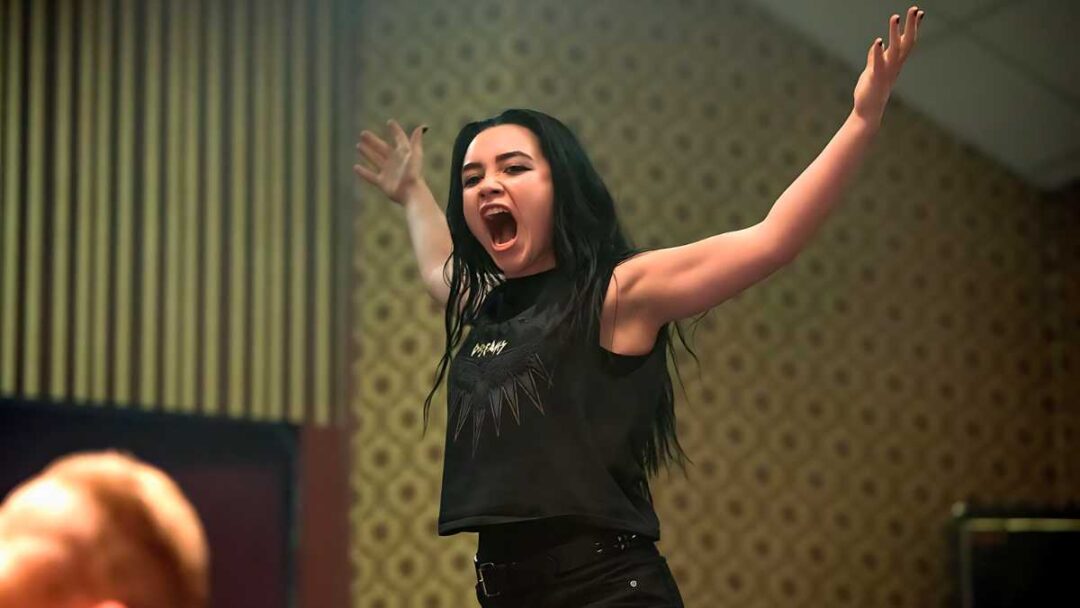 gambar adegan florence pugh di film Fighting with My Family