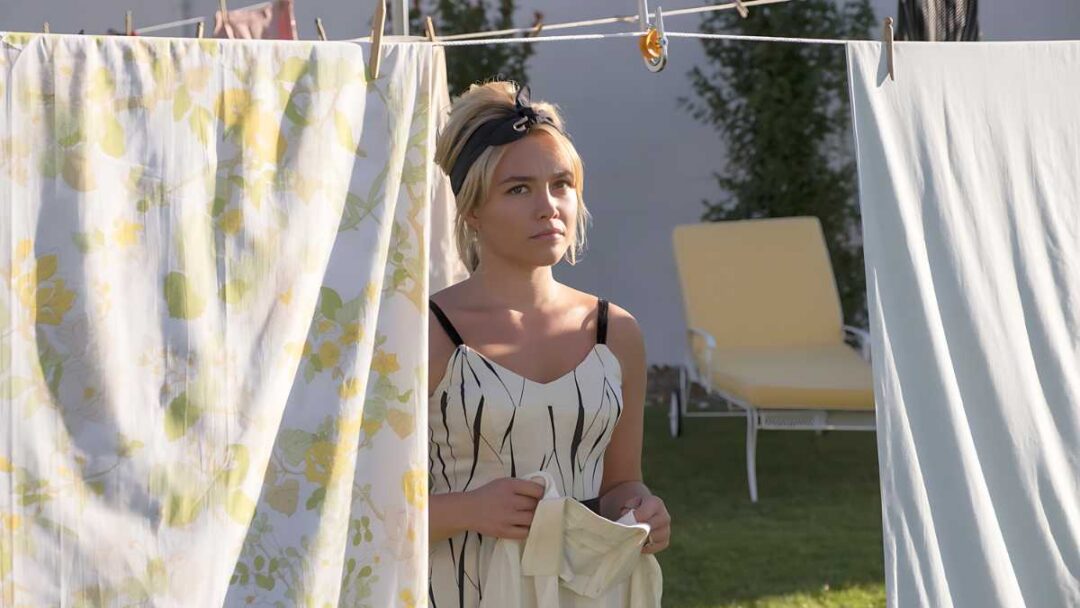 gambar adegan florence pugh di film don't worry darling