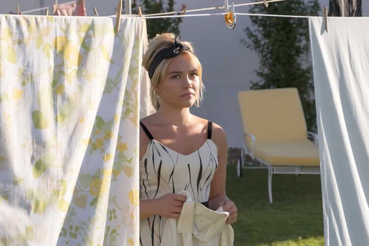 gambar adegan florence pugh di film don't worry darling