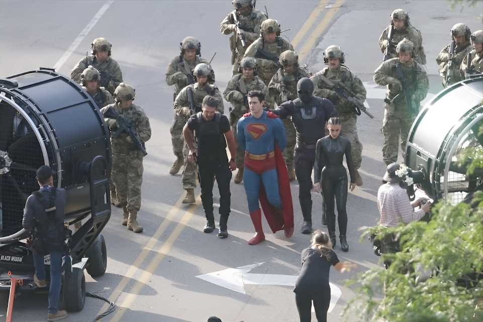 foto Frank Grillo dan David Corenswet di film Superman