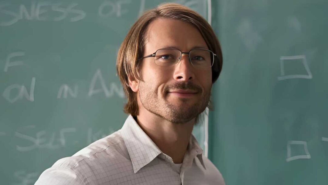 gambar glen powell dari film hit man di netflix