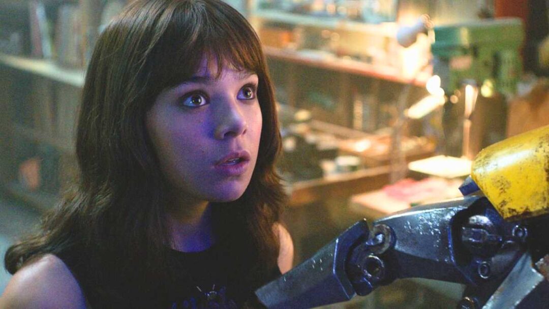 gambar haylee steinfeld di film bumblebee