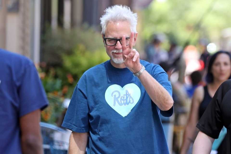 foto James Gunn di lokasi syuting film Superman