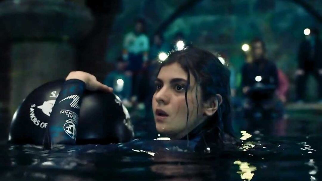 gambar karakter mika di film under paris
