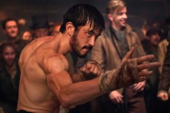 gambar andrew koji sebagai ah sahm di serial warrior