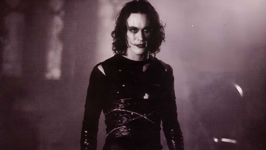 gambar brandon lee sebagai tokoh utama film the crow