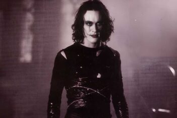 gambar brandon lee sebagai tokoh utama film the crow