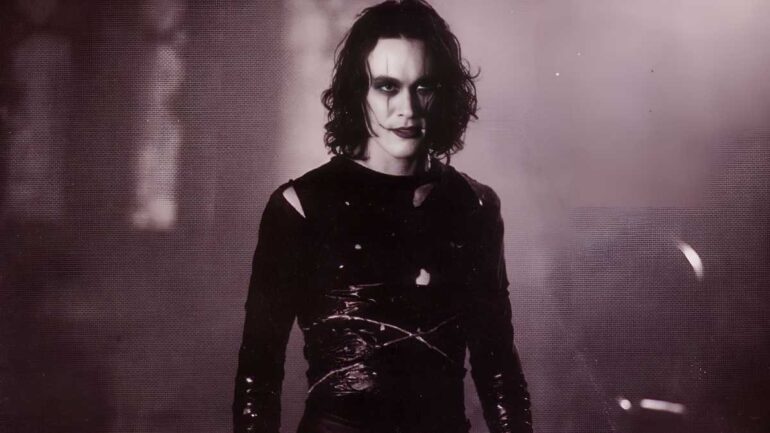 gambar brandon lee sebagai tokoh utama film the crow