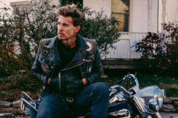 gambar austin butler di film the bikeriders