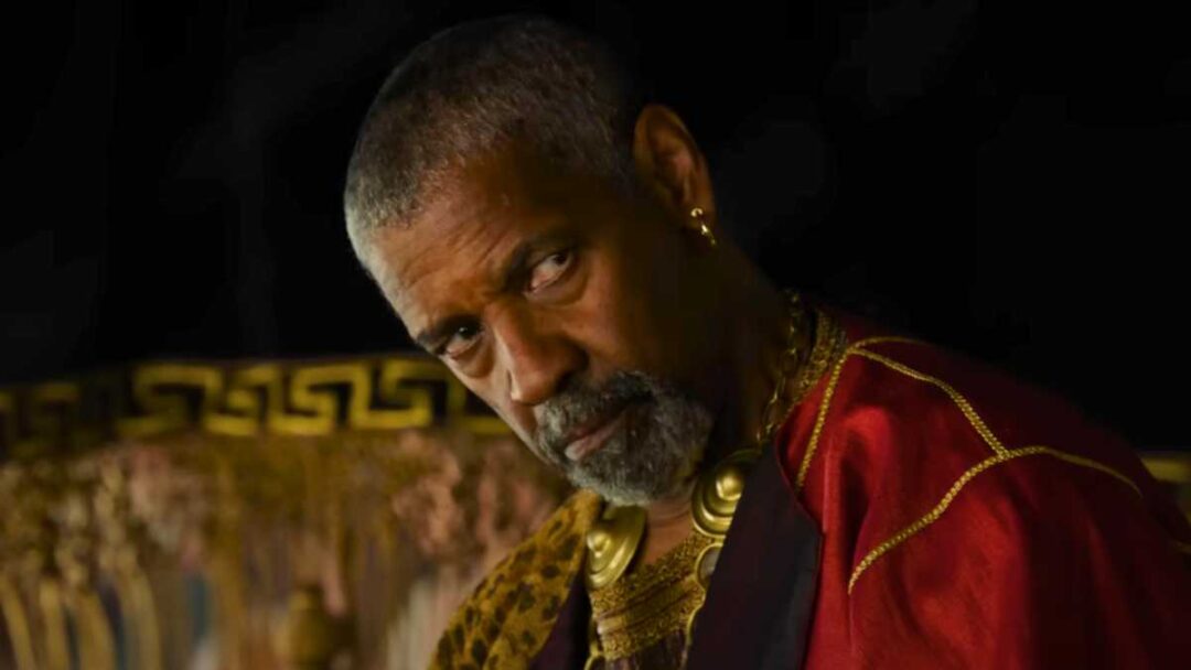 gambar denzel washington sebagai Macrinus di film gladiator 2