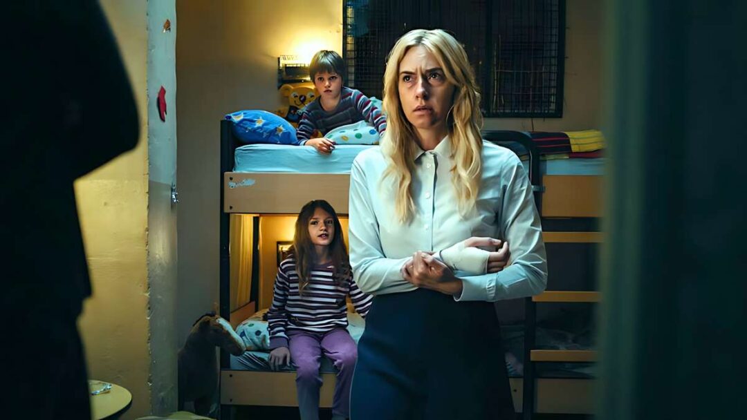 gambar karakter jonathan, hannah, dan lena di tempat isolasi dari serial dear child