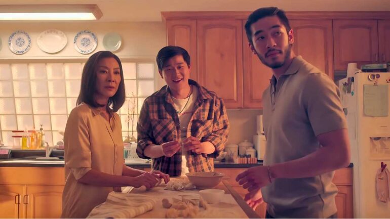 gambar adegan dari serial the brothers sun di netflix