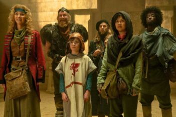 gambar karakter serial time bandits di apple tv+