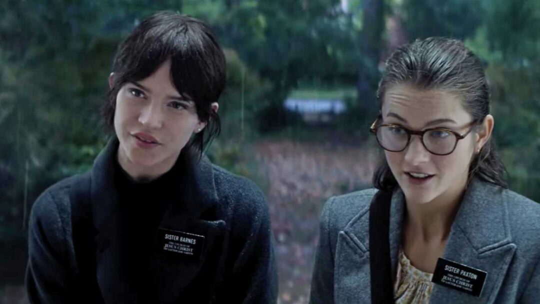 gambar sophie tatcher dan chloe east di film heretic