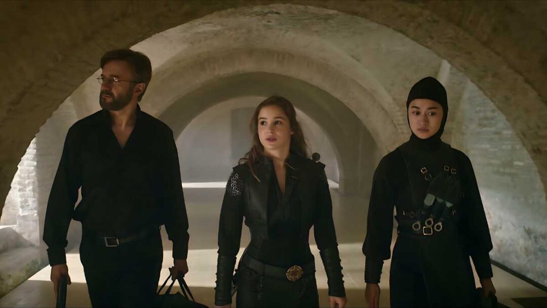 gambar tokoh Pastor Vincent, Ava Silva, dan Beatrice dari serial Warrior Nun season 1